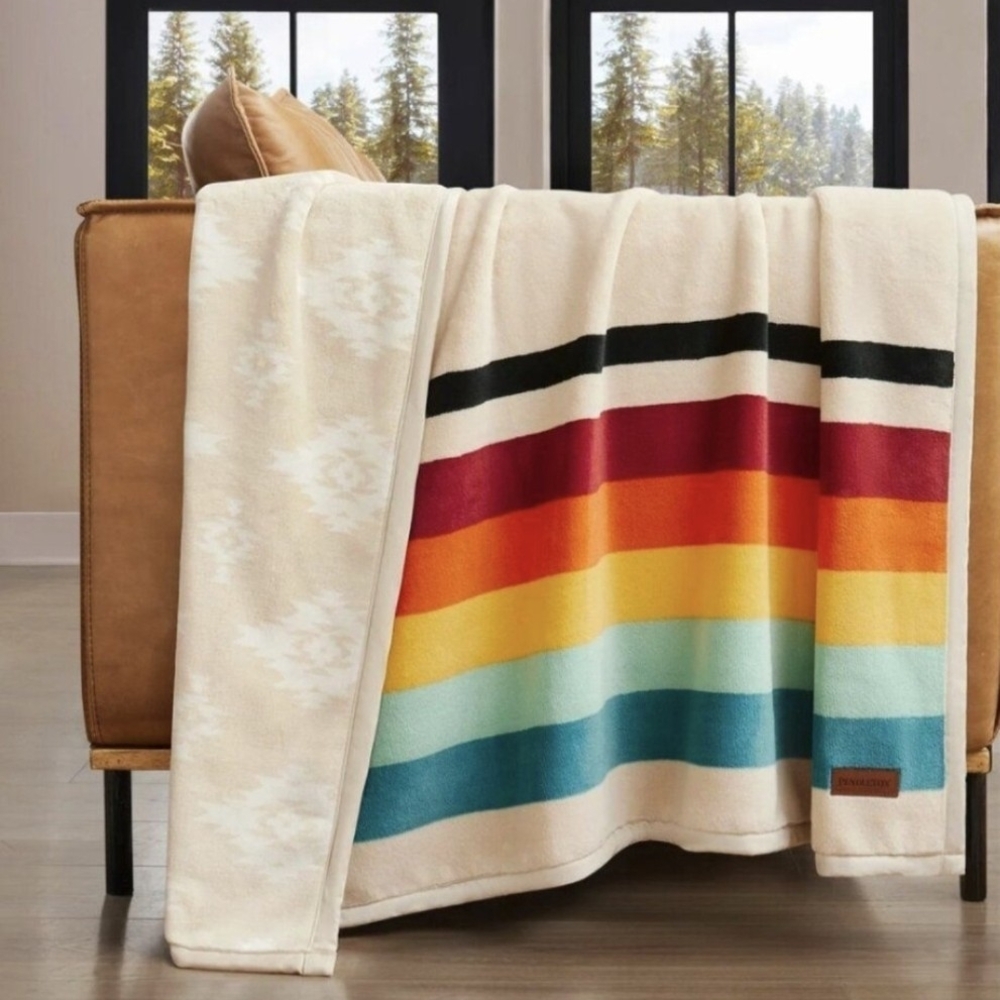 NWT Pendleton Reversible Plush Throw Blanket